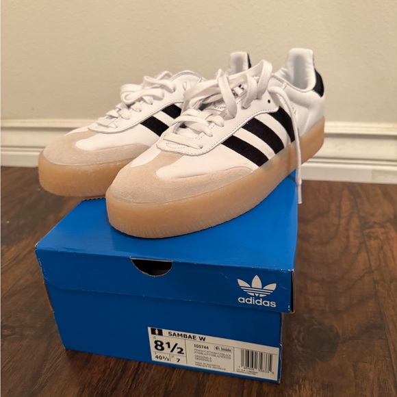 New with box Adidas Samba platform - Picture 2 of 3